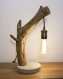 Félicity / lampe de table / lampe en bois / branche d'arbre de cyprès / pied rond en ciment / ampoule led edison 2000k / eclairage chaud