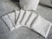 Panier en tissu coton motif étoiles argenté sur fond blanc, tissu intérieur blanc et 7 lingettes assortis en éponge bambou fait main
