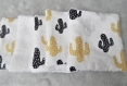 Lot de 7 lingettes démaquillante fait main tissu coton motif cactus doré gris et noir sur fond blanc et éponge bambou blanche