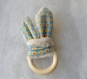 Hochet en bois oreille de lapin tissu coton et tissu doudou, papier bruissant, fait main, pouvant servir d'anneau de dentition