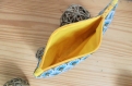 Trousse de toilette petit modèle motif éventail bleu et jaune tissu coton fait main 20 x 12 cm