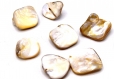 Lot de perles de coquille naturelles, taillé main en losange, percées sur le coté - lot de 10/20 unités