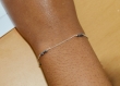 Bracelet femme / chaîne très fine délicate /perles hématites   /argent massif 925 / bracelet minimaliste