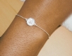 Bracelet femme / chaîne très fine délicate médaille ronde feuille tropicale /argent massif 925 / bracelet minimaliste