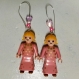 Boucles d'oreilles playmobil/argentées, figurine en jaune/rose