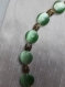 Collier perles œil de chat vert ronde plate et perles métal doré rectangle motifs ethnique 50 cm de long.