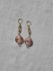 Boucles d'oreilles bohème chic, perles de verre avec inclusions vieux rose et sable doré, 70 mm.