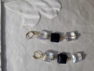 Boucles d'oreilles en perles de verre carrées à facettes, noires et transparentes avec perles de métal tressé. 75 mm.