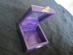 Petite boîte carré violette à vitre