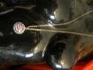 Sautoir en métal argenté avec cabochon style marinière avec un point rouge 