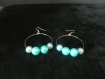 Boucles d'oreilles créoles avec 2 perles bleu et 2 perles gris 