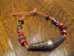Bracelet fil coton ciré rouge, perles métal bronze