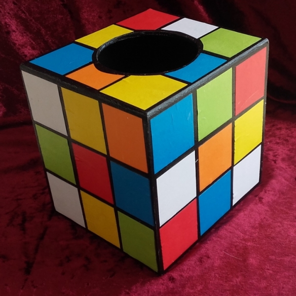 Boîte à mouchoirs rubiks cube : accessoires-enfant par lesptitsdoigts