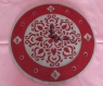 Pendule ronde rouge baroque