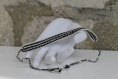 Bracelet brésilien en coton dmc crocheté main blanc et noir modèle 