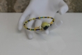 Bracelet s (monté sur fil à mémoire de forme) en perles nacrées-céramique-verre aux couleurs jaune-verte et bleue modèle 