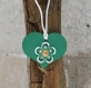 Sautoir pendentif coeur en bois peint aux couleurs verte et  blanche décoré main modèle 
