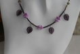 Parure collier pendentifs et boucles d'oreilles dans un dégradé de violet en perles de verre-perles acryliques modèle 