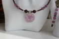 Parure ras-du-cou pendentif verre-bracelet-perles de verre-métal dans un dégradé de roses modèle 