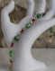 Parure collier et bracelet en nacre-résine incrustée de nacre-verre aux couleurs verte-blanche et rouge modèle 