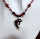 Collier pendentif emaux-corail-hématite-verre rouge-noir-blanc modèle 