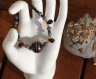 Bracelet céramique-corail-swarovski-verre de bohème-bois noir-or-gris modèle 