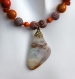Collier pendentif agate-cornaline-graine-noix de coco-bois naturel et orange modèle 