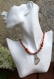 Collier pendentif agate-cornaline-graine-noix de coco-bois naturel et orange modèle 