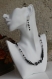 Parure collier et boucles d'oreilles verre-perles noix de coco-acrylique noire-blanche-transparente modèle 