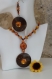 Parure collier pendentif-bracelet-boucles d'oreilles noix de coco-semi précieuses teintées-bois-marron-orange-jaune modèle 