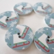 6 boutons en bois, rond, dessins de patins à glace - 15 mm