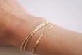Fin bracelet plaqué or & perles rouge