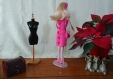 Vêtement poupée mannequin - barbie : robe rose et bandeau en laine (crochetés), sac à main, chaussures, bijoux, 