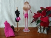 Vêtement poupée mannequin - barbie : robe rose et bandeau en laine (crochetés), sac à main, chaussures, bijoux, 