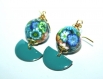 Boucles d'oreilles perles polymère fleuries bleu