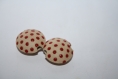 Perles lentilles en céramique motif petits pois rougesl sur fond crème