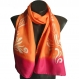 Foulard écharpe soie arabesques peinte à la main orange et rouge rubis