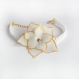 Bracelet adaptable en bandeau cheveux dentelle guipure et sa fleur soie blanche peinte