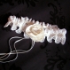 Jarretière mariage dentelle festonnée ivoire fleur de satin au coeur de pistils ivoire et rubans