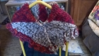 Chale tricoté en laine rouge et gris