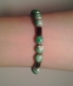 Bracelet simple en hématite magnétique + perles en verre marbrées vert/blanc + fleurs argentées