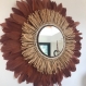 Grand miroir en plumes terracotta et raphia naturel swanell