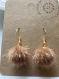 Boucles d’oreille dorées pompons marron