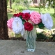 Bouquet de fleurs en papier avec hortensias roses, pivoines blanches et roses rouges - fait main en france
