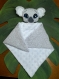 Doudou bébé koala brodé en minky personnalisable