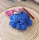 Porte-clé babypoulpy bleu intense avec pompon