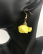 Boucles d'oreilles fleurs tissu chiffon jaunes, dorées, pendantes, fleurs en mousseline de soie, cadeau pour elle, longueur totale : 4,7cm