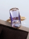 Bague avec pierre précieuse en gème violet 