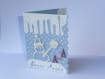 Carte de voeux bonne année en 3d bonhomme de neige sapins paillettes argent papier blanc texturé neige fond bleu 