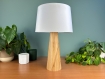 Lampe à poser en bois massif recyclé élégant pour une ambiance chaleureuse et durable  |  cÔne